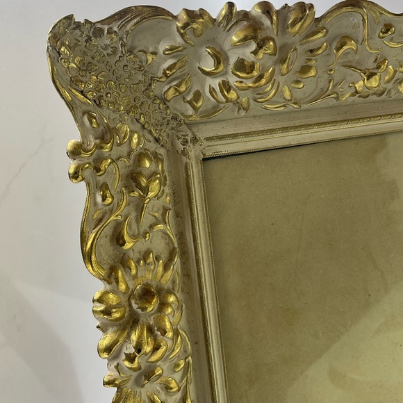 Vintage Floral Frame gold/brass tone metal w/ off white Hollywood Regency - Picture 2 of 9